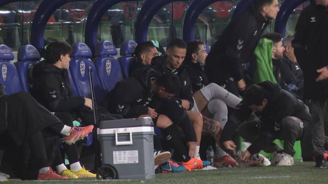 Antony, con hielo en el tobillo en Valencia.