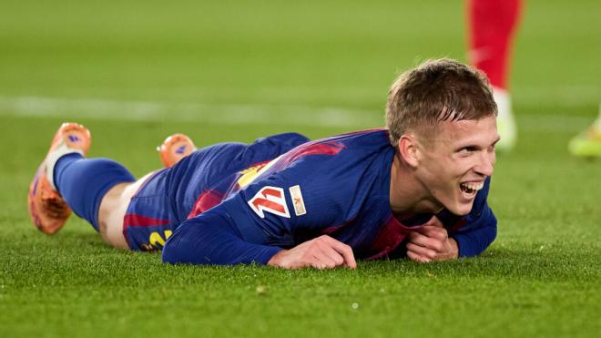 Dani Olmo, en la caída durante el Barcelona-Atlético que le causó la lesión (foto: LALIGA).
