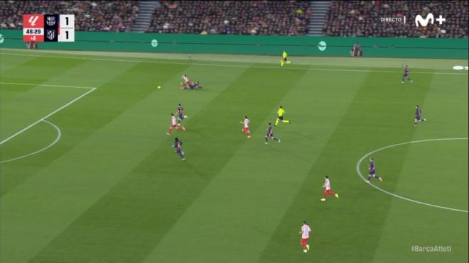 Giuliano cae tras la entrada de Gerard Martín. (Foto: Movistar)