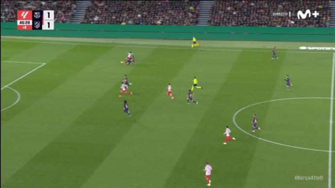 Acción entre Gerard Martín y Giuliano Simeone. (Foto: Movistar)