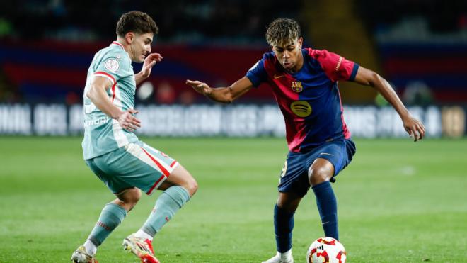 Julián Álvarez y Lamine Yamal en un partido (Europa Press)