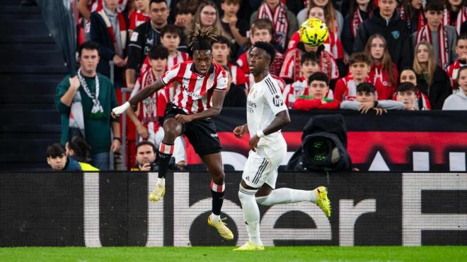 Nico Williams en acción ante Vinicius del Real Madrid en San Mamés (Foto: Athletic Club).