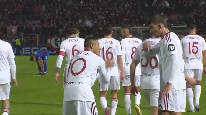 La bronca de Alexis Sánchez a Kike Salas.