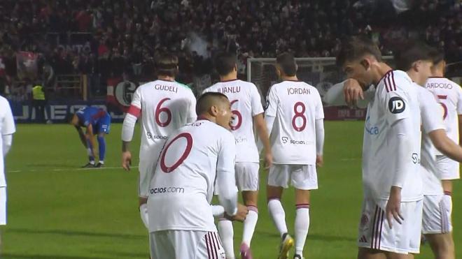 La bronca de Alexis Sánchez a Kike Salas.