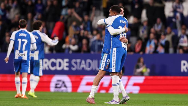 Jugadores del Espanyol celebrando la victoria contra el Sevilla (Europa Press)
