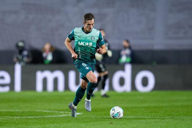 Jon Pacheco, en un partido del Deportivo Alavés (FOTO: Europa Press).