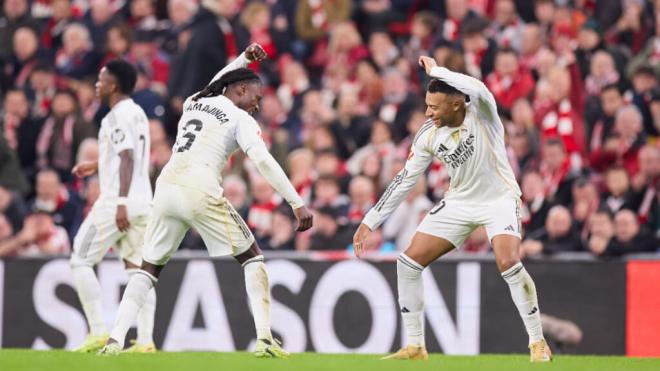 Mbappé y Camavinga bailando tras el gol contra el Athletic Club (Europa Press)