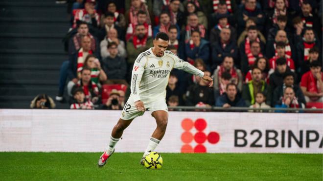 Alexander-Arnold, en San Mamés (Foto: Cordon Press)