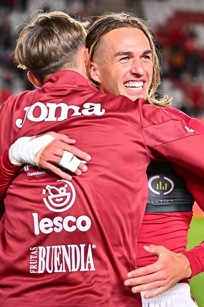 Pedro Benito celebra la victoria ante el Cádiz. (Foto: Real Murcia)