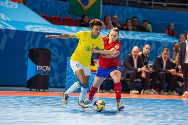Lance del España-Brasil del Mundial de fútbol sala (Foto: RFEF).