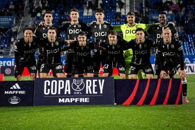 Once titular del Real Zaragoza en Copa frente al Burgos sin Bazdar ni Dani Gómez (FOTO: Cordón Press).