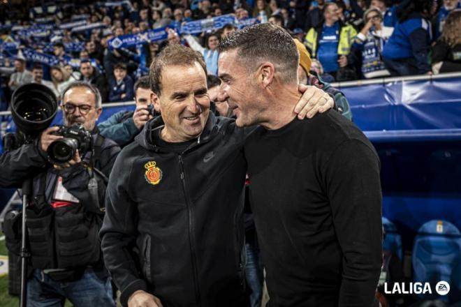 Luis Carrión y Jagoba Arrasate se saludan antes del Real Oviedo-Mallorca (Foto: LALIGA).