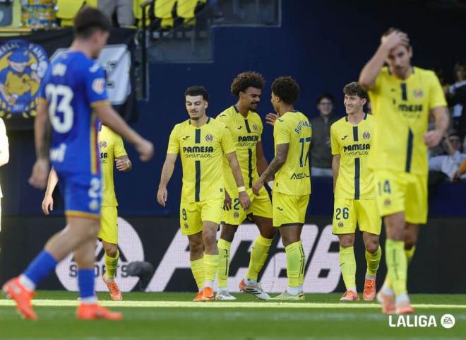 Los jugadores del Villarreal celebran el gol de Buchanan (Foto: LALIGA).