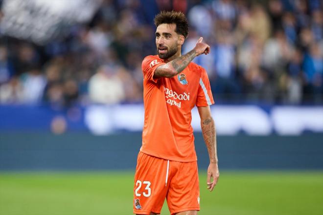 Brais Méndez protesta durante el Alavés-Real Sociedad (Foto: Europa Press).