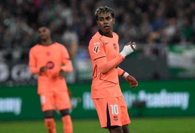 Lamine Yamal, durante el Betis-Barcelona (Foto: Kiko Hurtado).