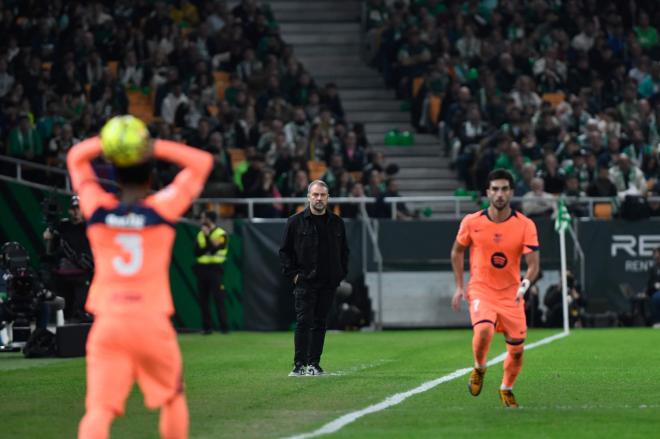 Hansi Flick, durante el Betis-Barcelona (Foto: Kiko Hurtado).