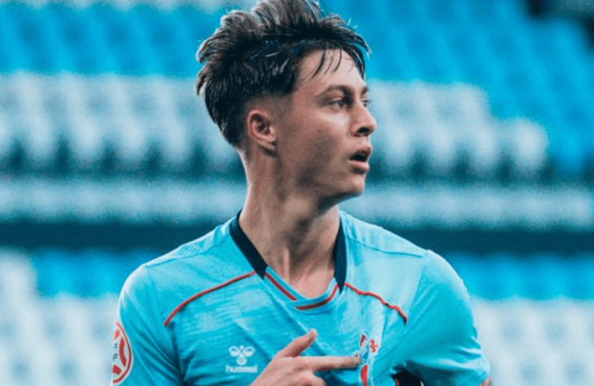 Óscar Marcos celebra su gol al Pontevedra (Foto: Celta).