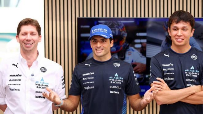 Carlos Sainz, junto con Alex Albon y Jame Volwes (Foto: Williams).