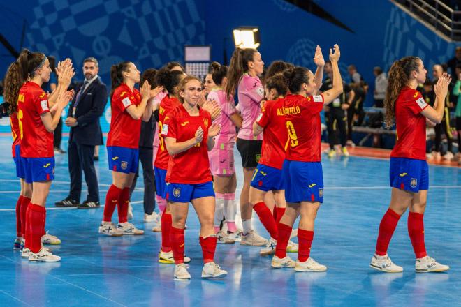 Las jugadores de España, tras perder ante Argentina (Foto: Selección Española).