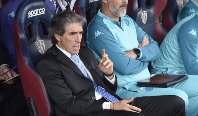 Guillermo Almada durante el duelo ante la SD Huesca