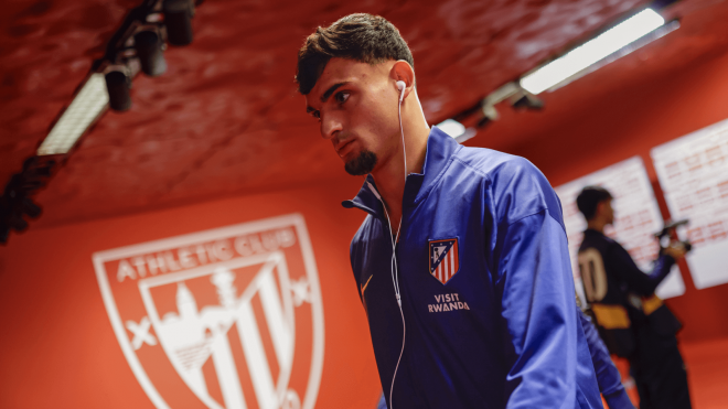 Pubill, en la llegada del Atlético de Madrid a San Mamés (Foto: ATM).