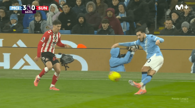 Rayan Cherki asiste de rabona en el Manchester City-Sunderland.