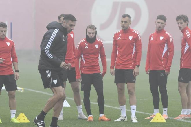 Entrenamiento del Sevilla previo al partido frente al Valencia (Foto: Kiko Hurtado)..jpeg
