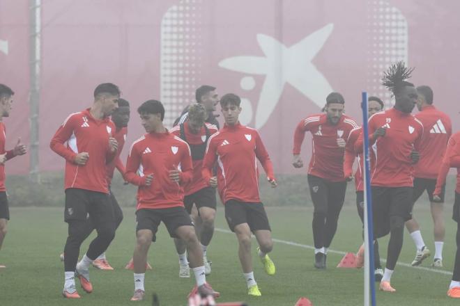 Imagen del entrenamiento del Sevilla este sábado (Foto: KIko Hurtado).