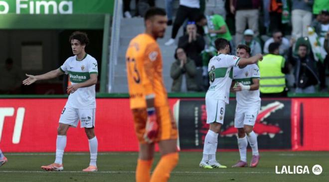 Gazzaniga, tras uno de los goles del Elche (Foto: LALIGA).