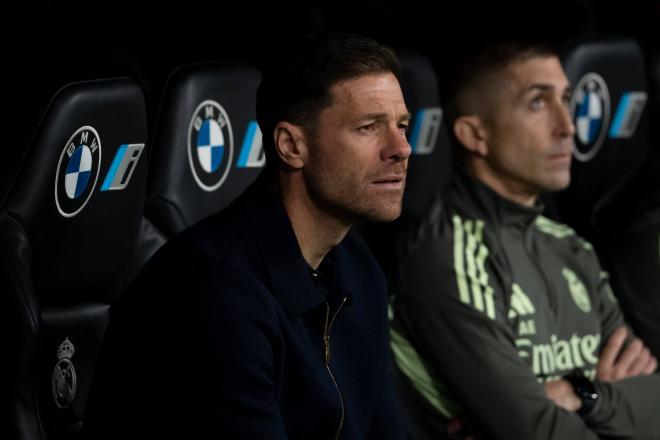 Xabi Alonso, en el banquillo.