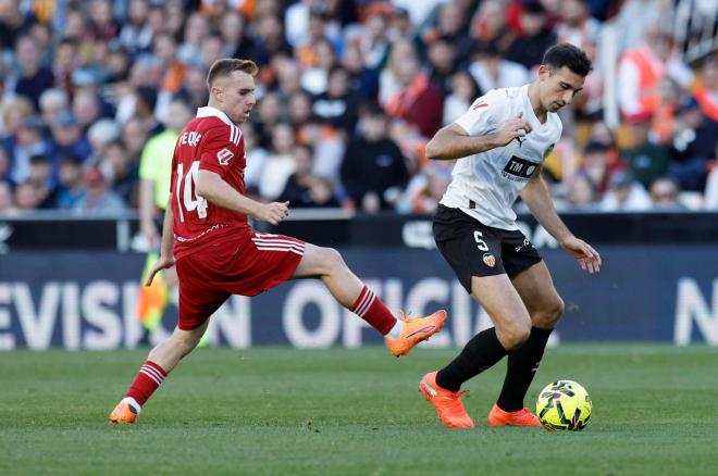 Peque Fernández, ante el Valencia (Foto: EFE).