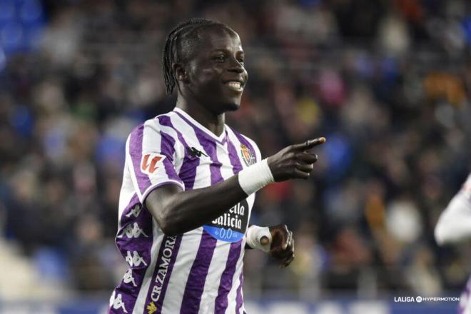 Amath celebra su gol ante el Huesca en El Alcoraz.