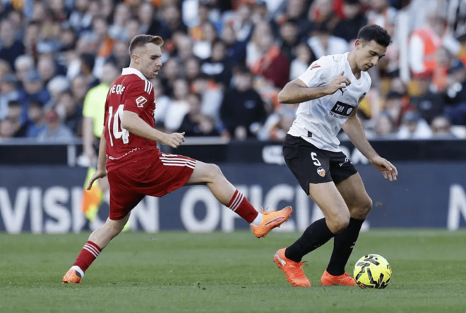 César Tárrega en Mestalla (Foto: EFE)