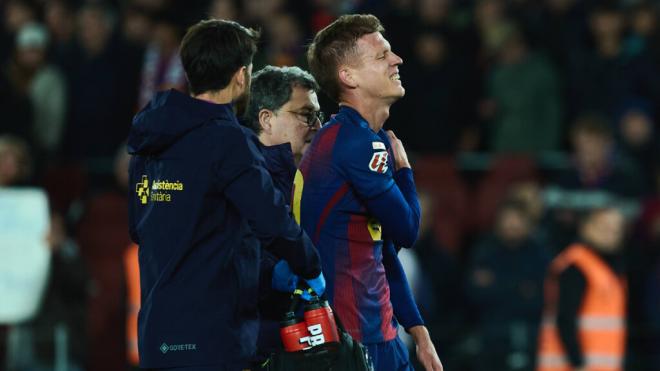 Dani Olmo podría perderse más partidos de los esperados en el Barcelona (foto: Cordon Press).