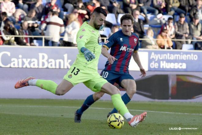 Guilherme Fernandes, ante el Huesca en El Alcoraz.