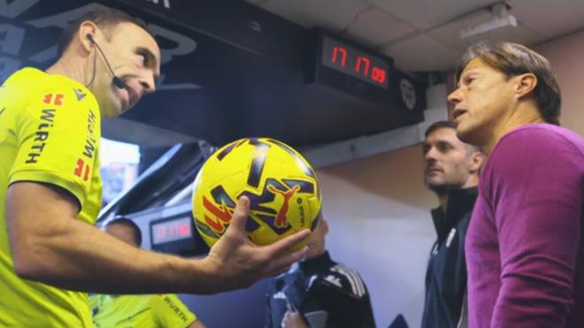 La bronca de Matías ALmeyda con el colegiado.