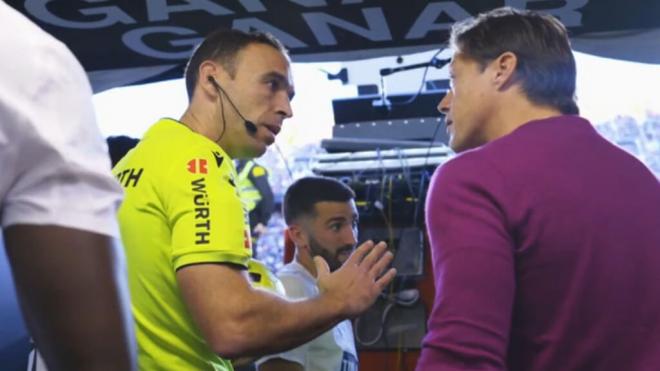 La bronca de Matías ALmeyda con el colegiado.