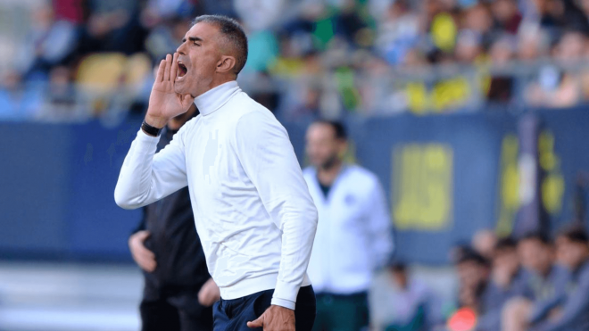 Gaizka Garitano, durante el Cádiz-Racing (Foto: LaLiga).