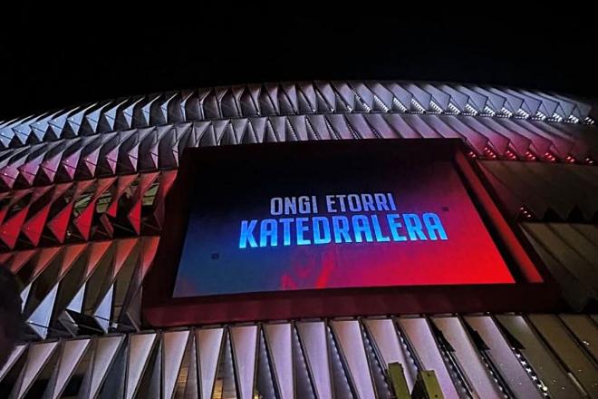 La llegada a un partido nocturno del Athletic Club en San Mamés (Foto: ElDesmarque).