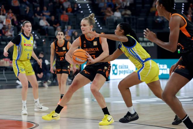 Valencia Basket se reencuentra con la victoria en el regreso de Ouviña (83-66)