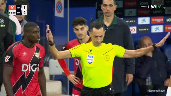 Sánchez Martínez avisa que no hay penalti de Mendy en el Espanyol-Rayo (captura Movistar)