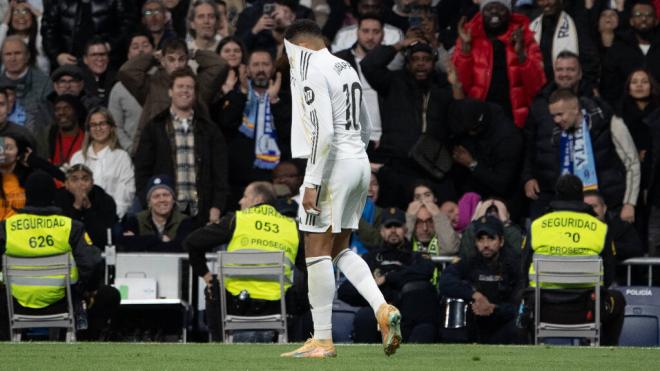 Mbappé lamentándose de una acción ante el Celta (Cordon Press)