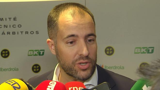 Fran Soto atiende a los medios (Foto: ElDesmarque)