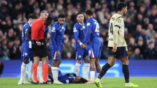 Araújo, expulsado ante el Chelsea (Cordon Press)