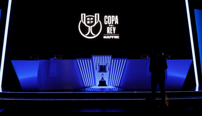 El trofeo de la Copa del Rey, en la sede de la RFEF (FOTO: RFEF).