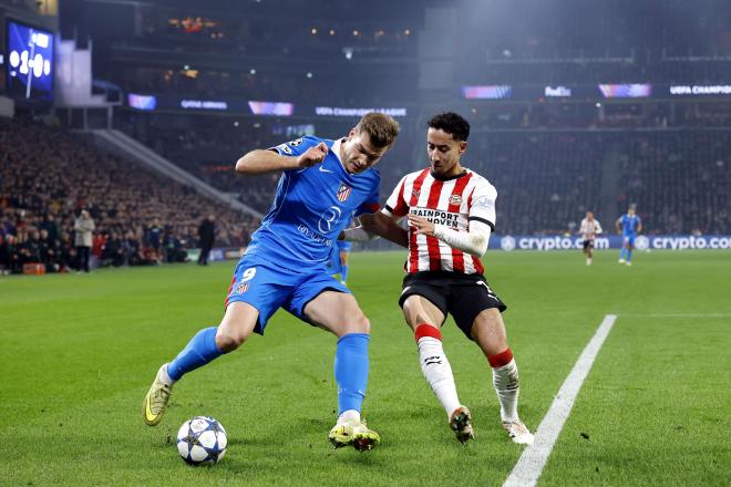 Sorloth, durante el PSV - Atlético de Madrid (Foto: EFE).