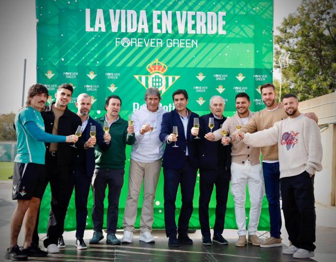 El tradicional brindis navideño del Real Betis (Foto: Kiko Hurtado)