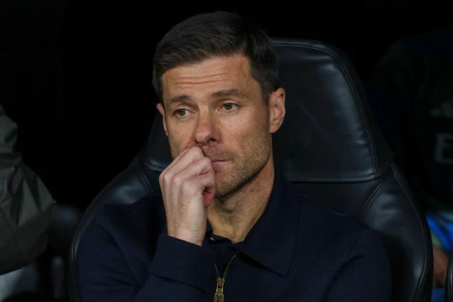 Xabi Alonso ante el City en el Bernabéu. (Foto: EFE)