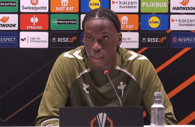 Ilaix Moriba en sala de prensa (Foto: Celta).