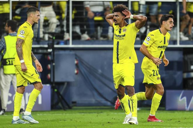 Renato Veiga celebra un gol con el Villarreal en Champions (FOTO: Europa Press).
